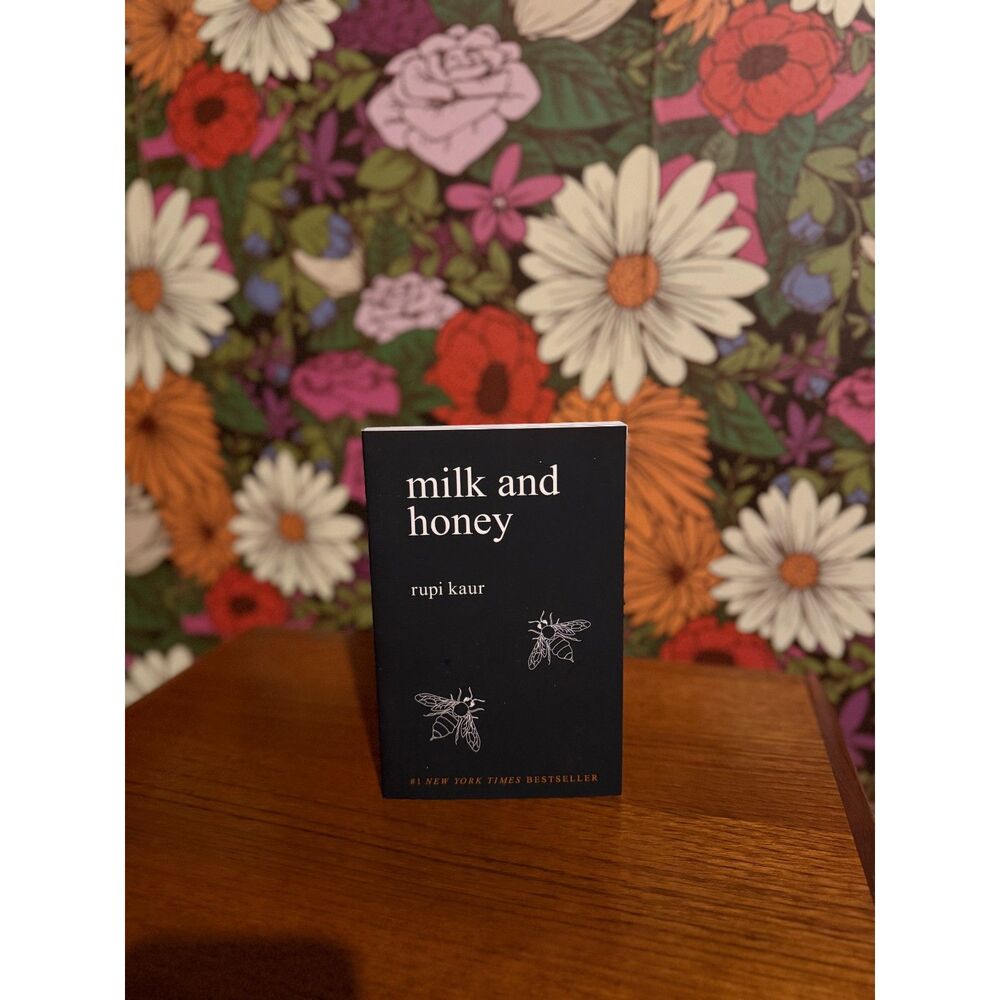 Milk and Honey by Rupi Kaur, Like New (Paperback - Poetry)